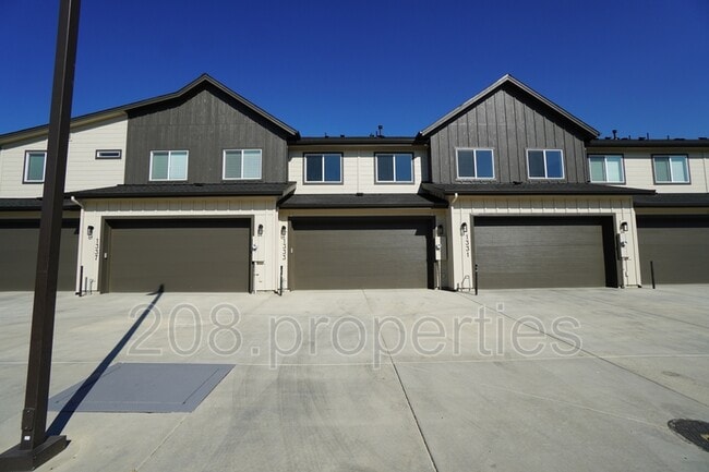 Building Photo - 1333 N Webb Wy