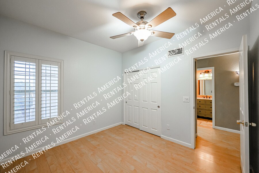 Building Photo - 5839 W Beryl Ave