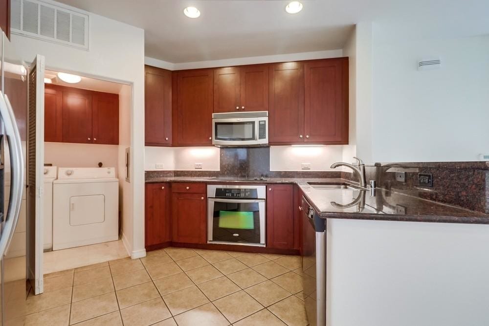 Kitchen & Laundry - 3950 Ohio St