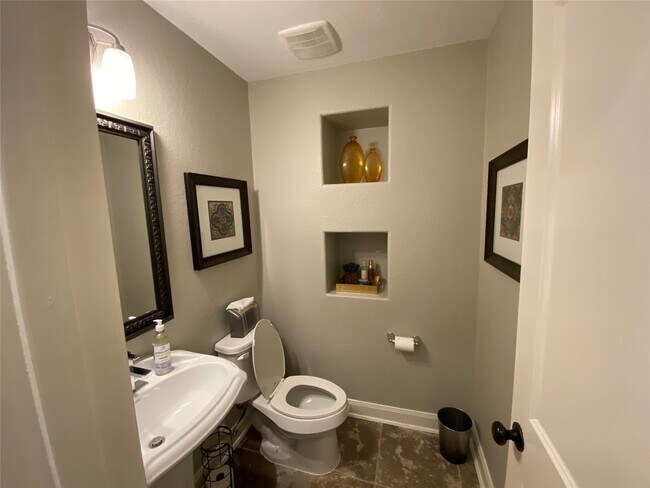Building Photo - 5159 Oasis Park Ln
