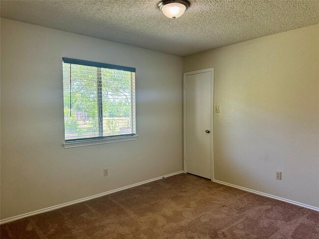 Building Photo - 8628 Piney Creek Bend