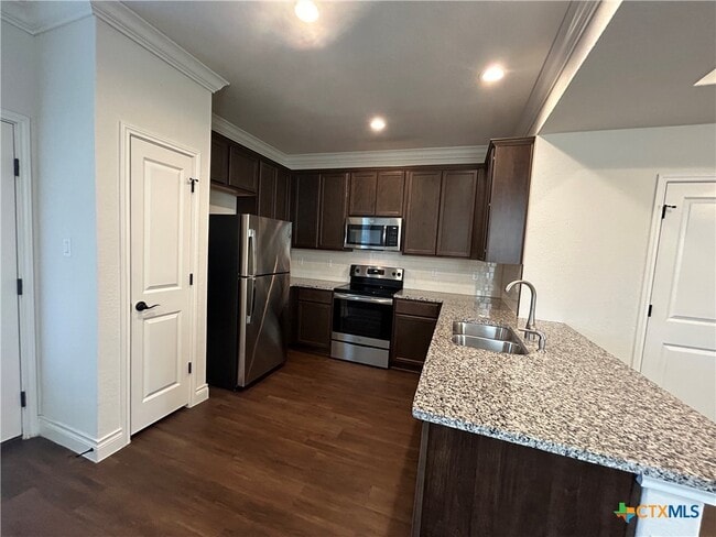 Building Photo - 320 Untermaier St