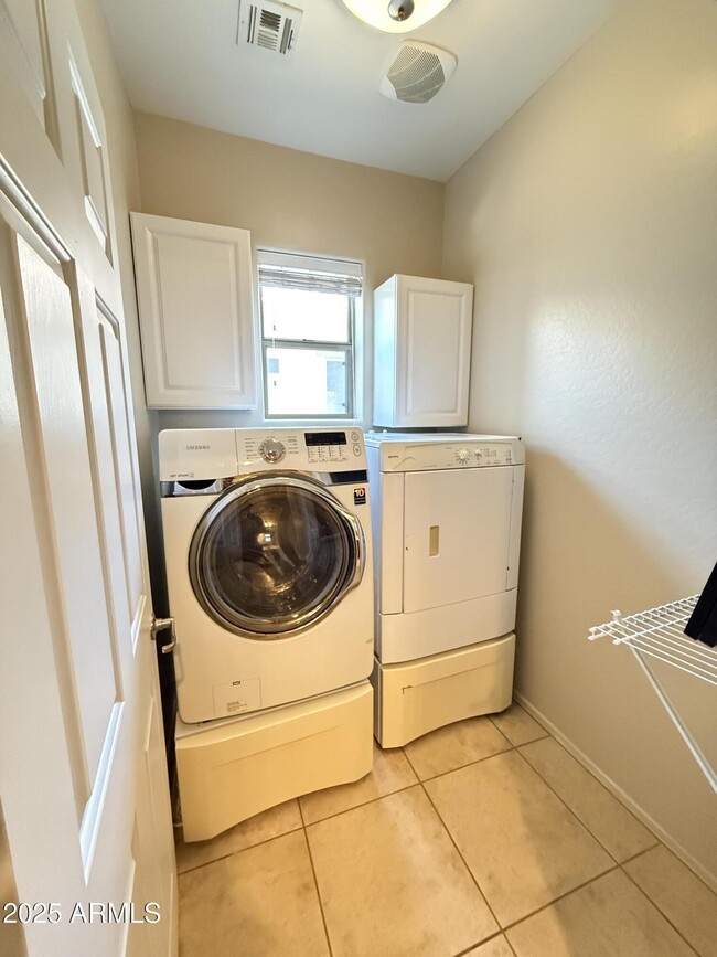 Building Photo - 5355 W Chisum Trail