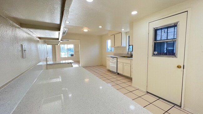 Building Photo - 2165 Sepulveda Ave