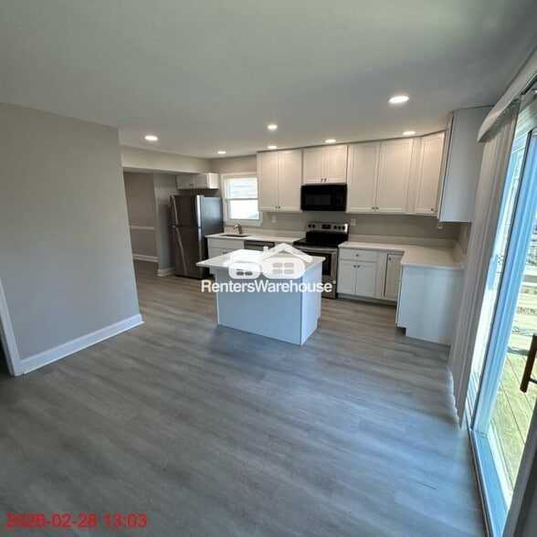 Building Photo - 647 Saltzman Rd