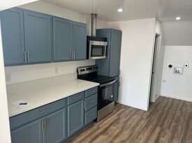 Building Photo - 998 Monserate Ave