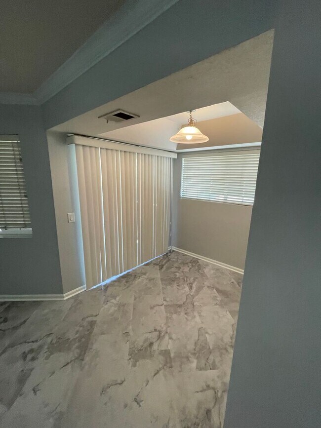 Building Photo - COMING SOON! Great Townhouse with 2 Bedrooms 2 Bath!