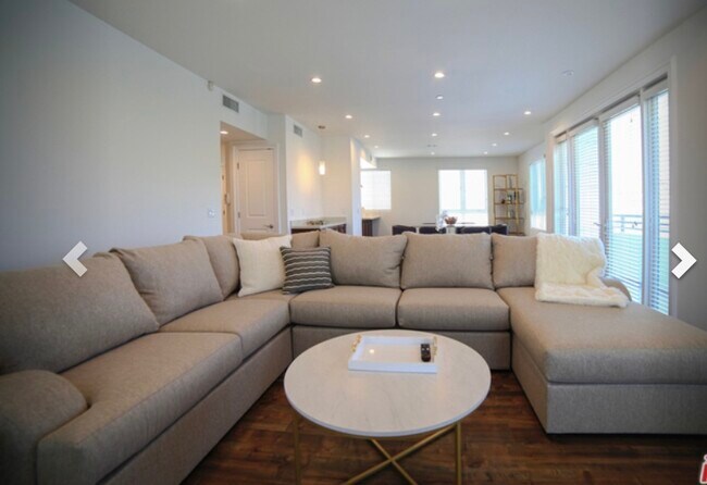 Building Photo - 907 S Shenandoah St