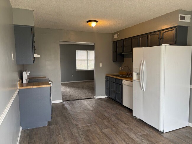 Building Photo - 4632-4634 Southampton Ct