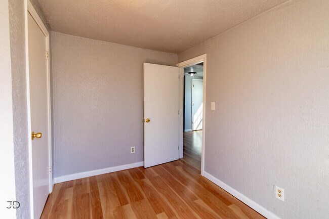 Building Photo - 2202 Monroe St