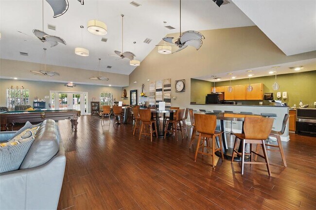 Building Photo - 165 Pompano Dr SE