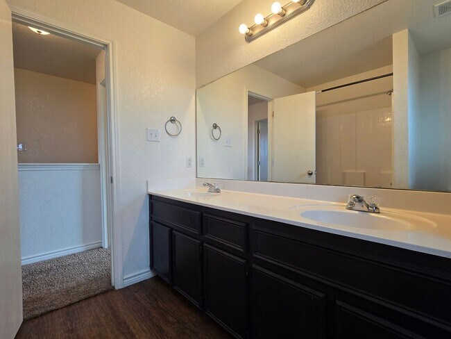 Building Photo - RENT REDUCTION & SPECIAL - AVAILABLE NOW!