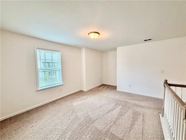 Building Photo - 215 Foxhill Dr