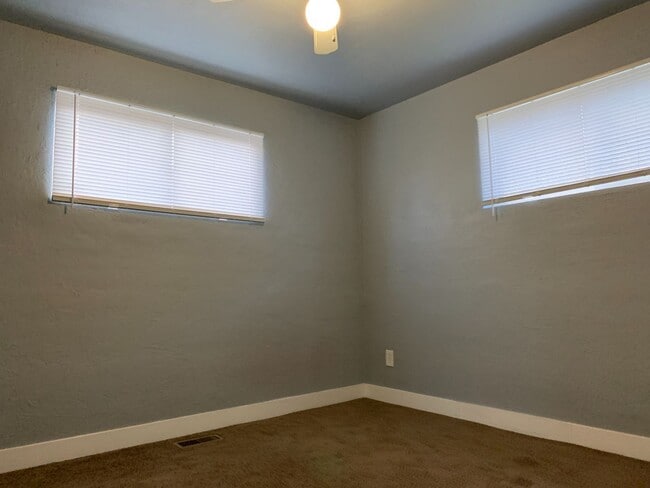 Building Photo - 4 Bedroom/2 Bathroom Home in Salt Lake City