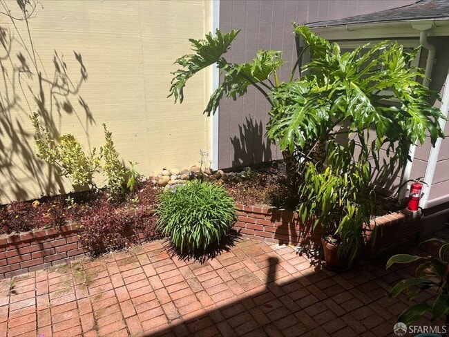 Building Photo - 236 Clinton Park