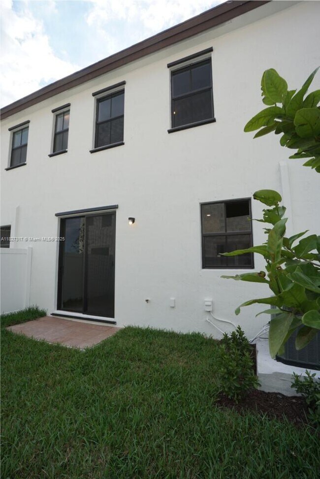 Building Photo - 10911 W 33rd Ln