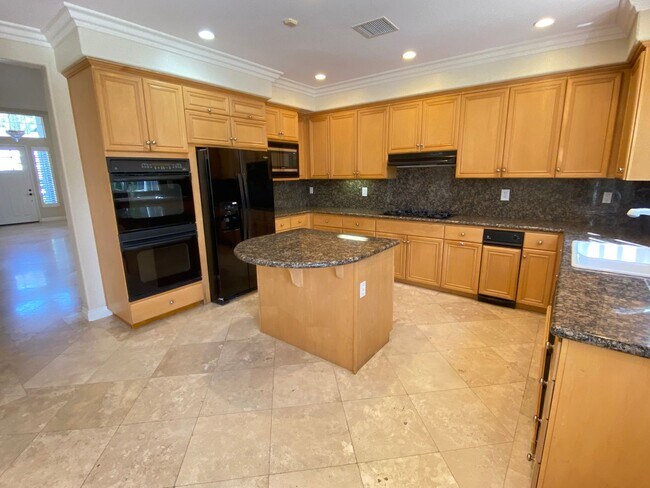 Building Photo - Beautiful 5 bedroom Newbury Park home with mountain views