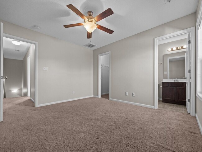Building Photo - Welcome to the Burroughs!