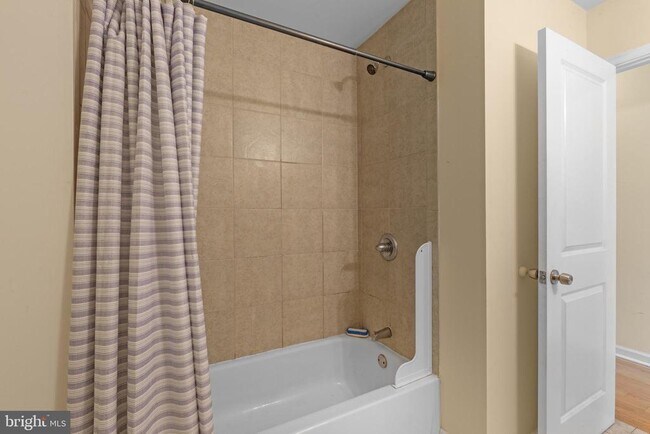 Building Photo - 2464 Frankford Ave