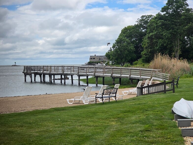 Building Photo - 35 Harbour Vlg