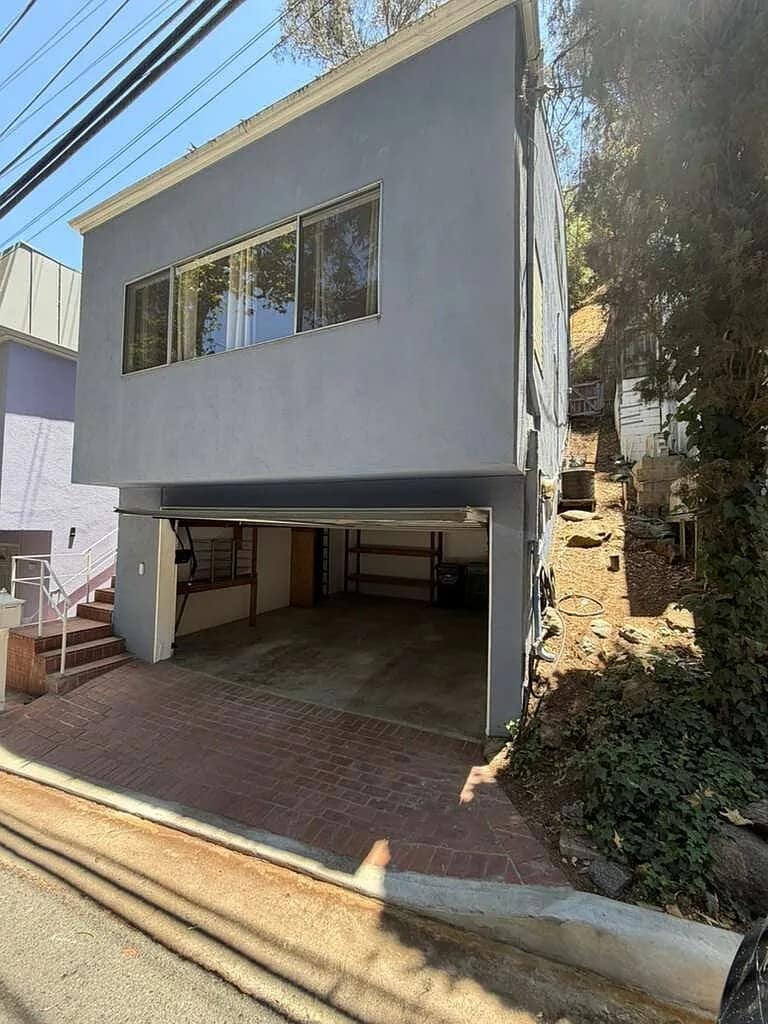 Building Photo - 8572 Wonderland Ave