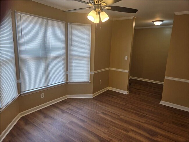 Building Photo - 5595 Wells Cir
