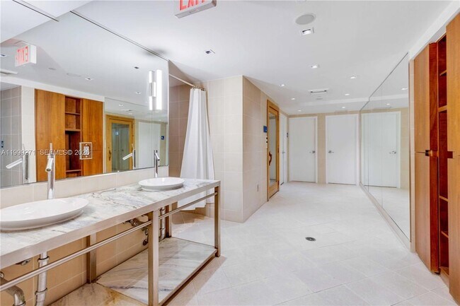 Building Photo - 335 S Biscayne Blvd