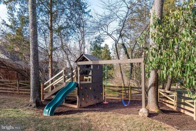 Building Photo - 11922 Holly Spring Dr