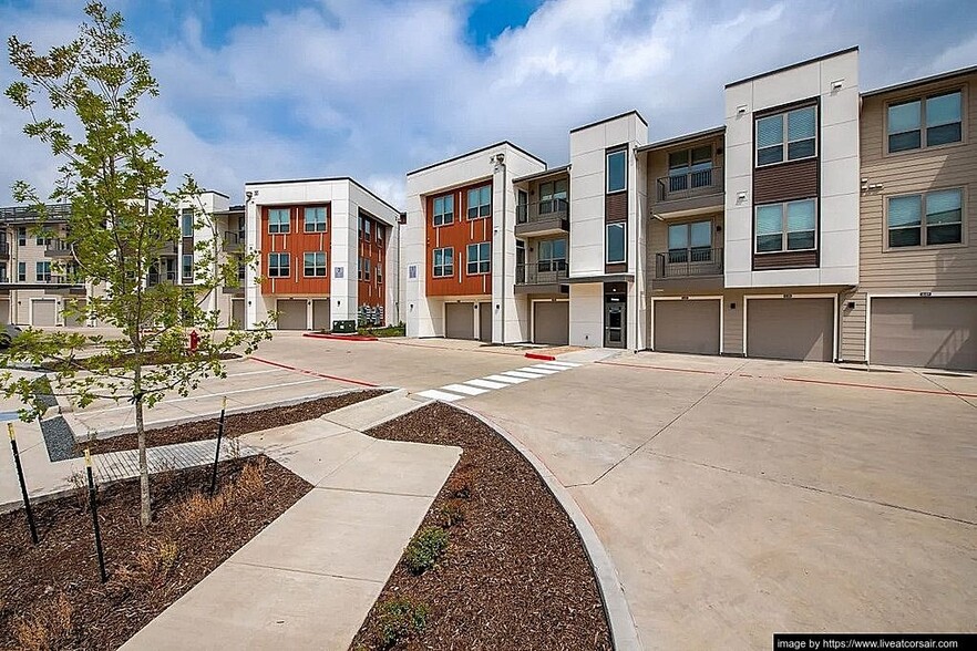Building Photo - 2105 N Forum Dr