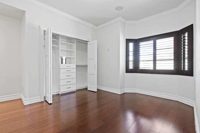 Building Photo - Stunning 3 BD | 4BTH With 2 Bonus Rooms