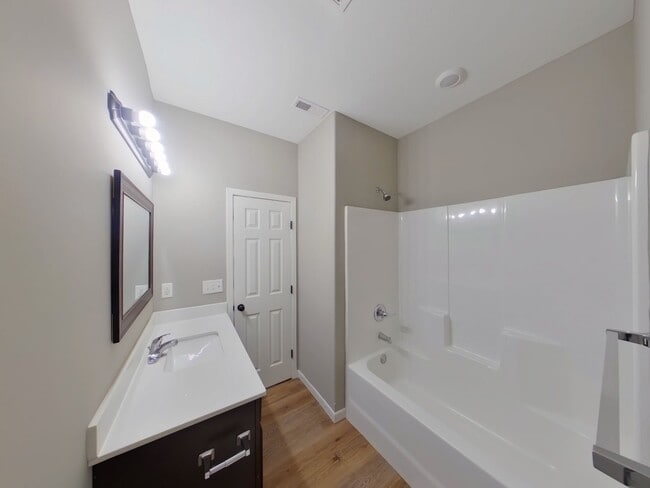 Building Photo - 447 S Longbranch Dr