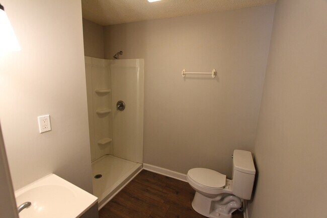 Building Photo - 442 Hall St