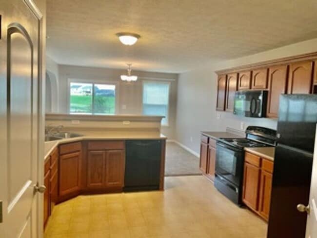 Building Photo - Spacious 3 Bedroom 2.5 bath in Camby!
