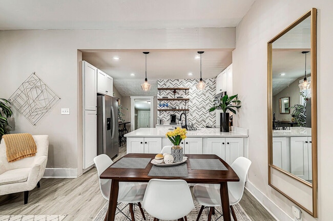 Building Photo - 611 Lincoln St