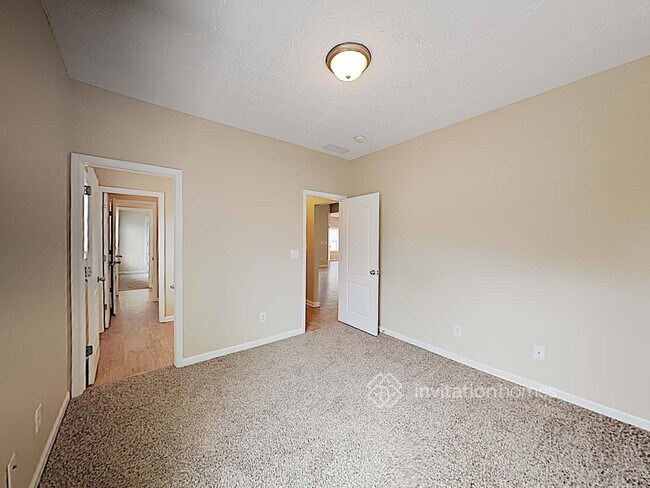 Building Photo - 201 Long Needle Dr