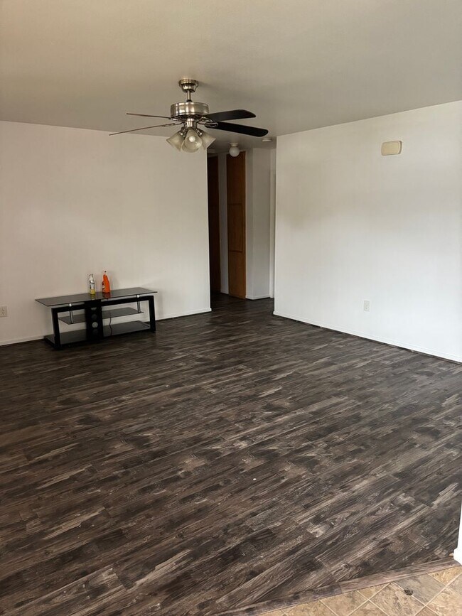 Building Photo - 3 B/R /2BA HOME IN GRIDLEY AVAILABLE NOW!