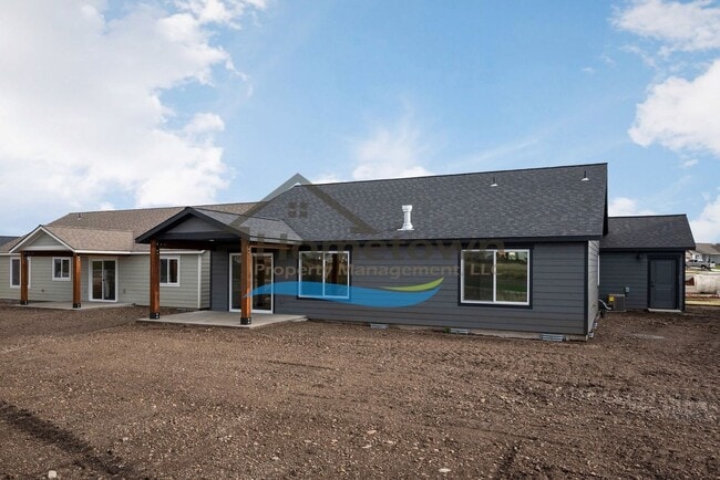 Building Photo - 3-Bedroom, 2-Bathroom Home with 3-Car Gara...
