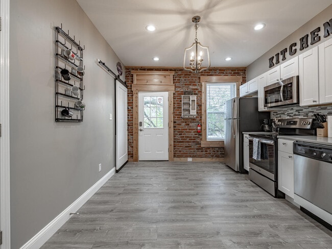 Building Photo - 3853 McRee Ave