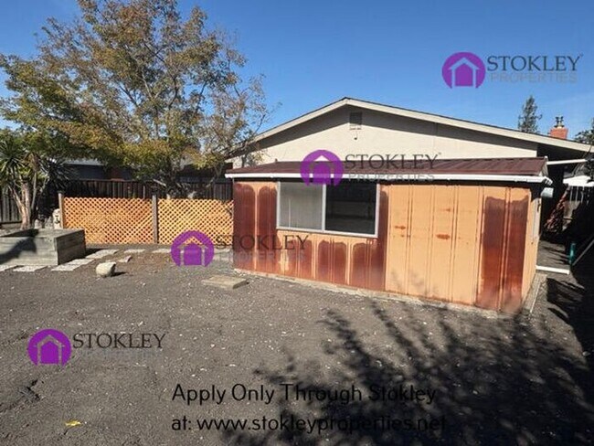 Building Photo - 1875 Queens Rd