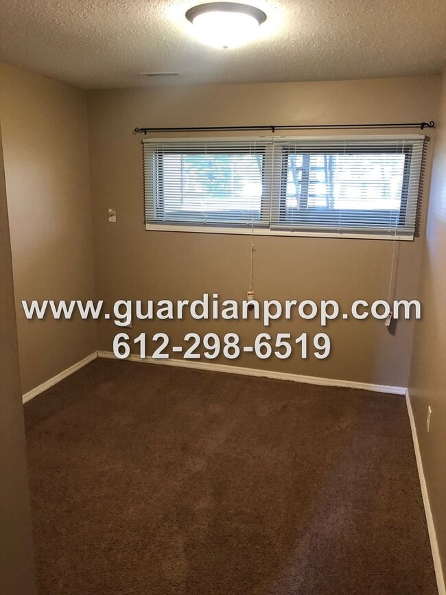 Building Photo - End Unit Townhouse Available August 1, Vau...