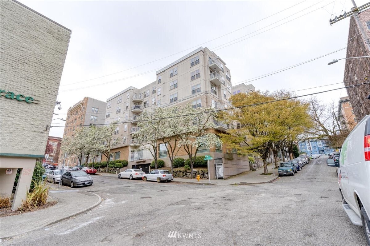 Building Photo - 506 E Howell St
