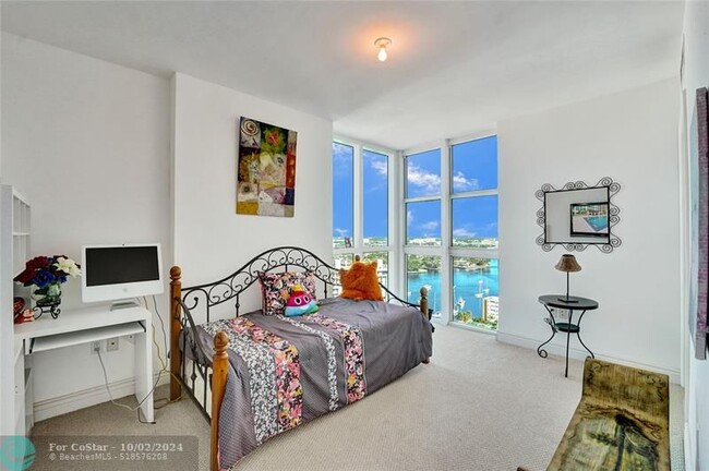 Building Photo - 101 S Fort Lauderdale Beach Blvd