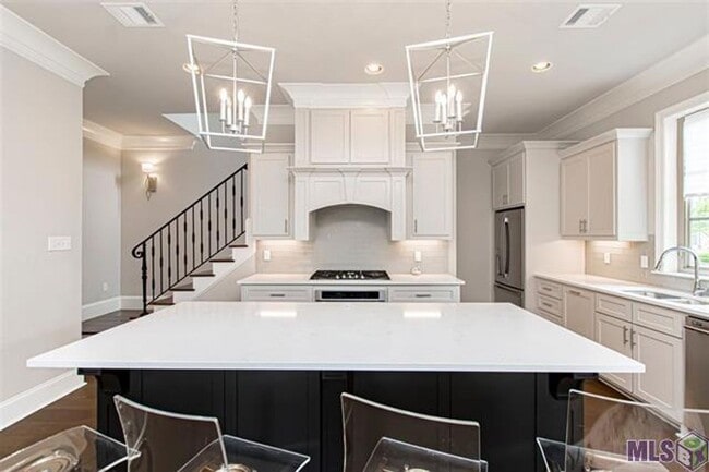 Building Photo - Upscale Townhouse in The Village at Magnol...