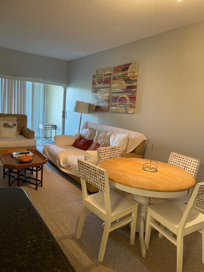 Building Photo - 2060 Greenview Shores Blvd