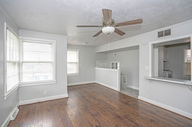 Building Photo - Comfortable 2-Bedroom Home on Large Fenced Corner Lot