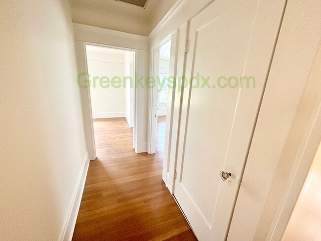 Building Photo - Gorgeous Top Level of Huge Craftsman House!