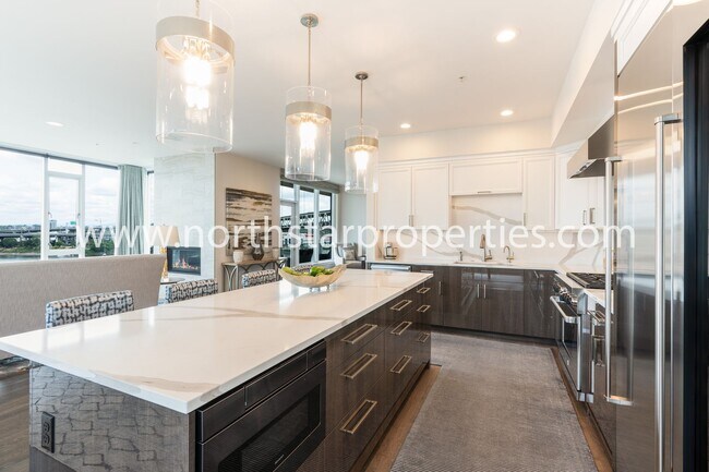 Building Photo - Unobstructed Views at The Strand