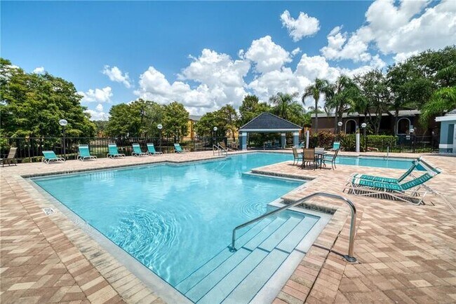 Building Photo - Beautiful 2-Bedroom Condo in Gated Venetian Place