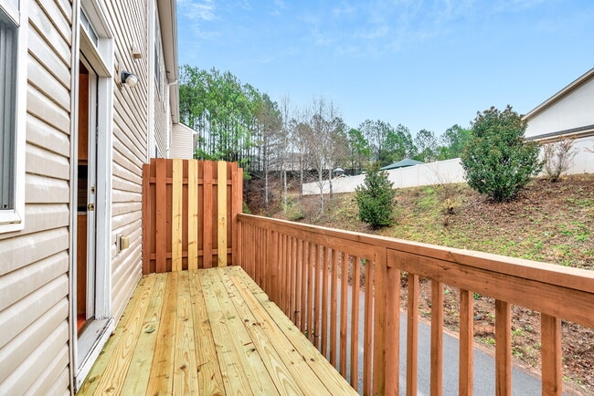 Building Photo - 241 Village Square Dr