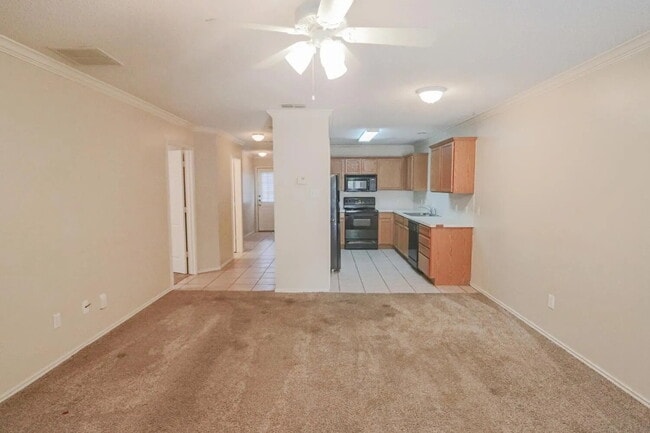 Building Photo - Great 3/3/2 Duplex!
